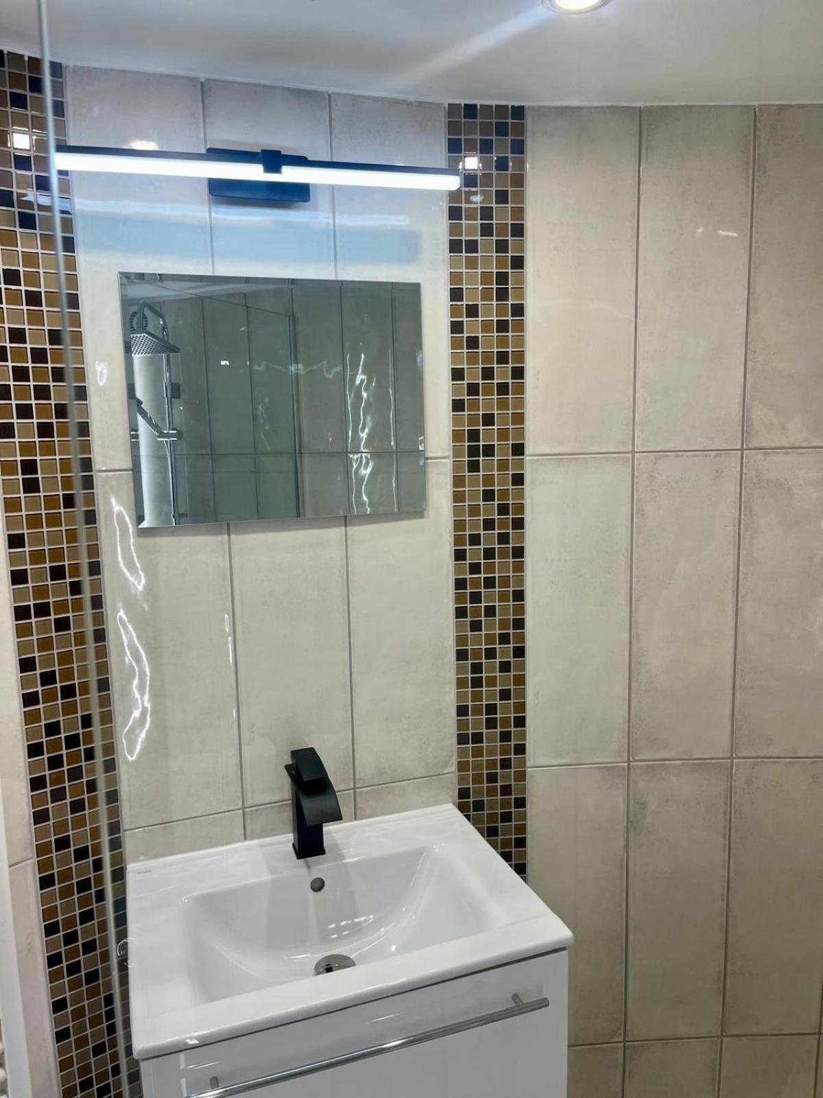 Appartement Kalvaria With Balcony, Free Parking And Ac