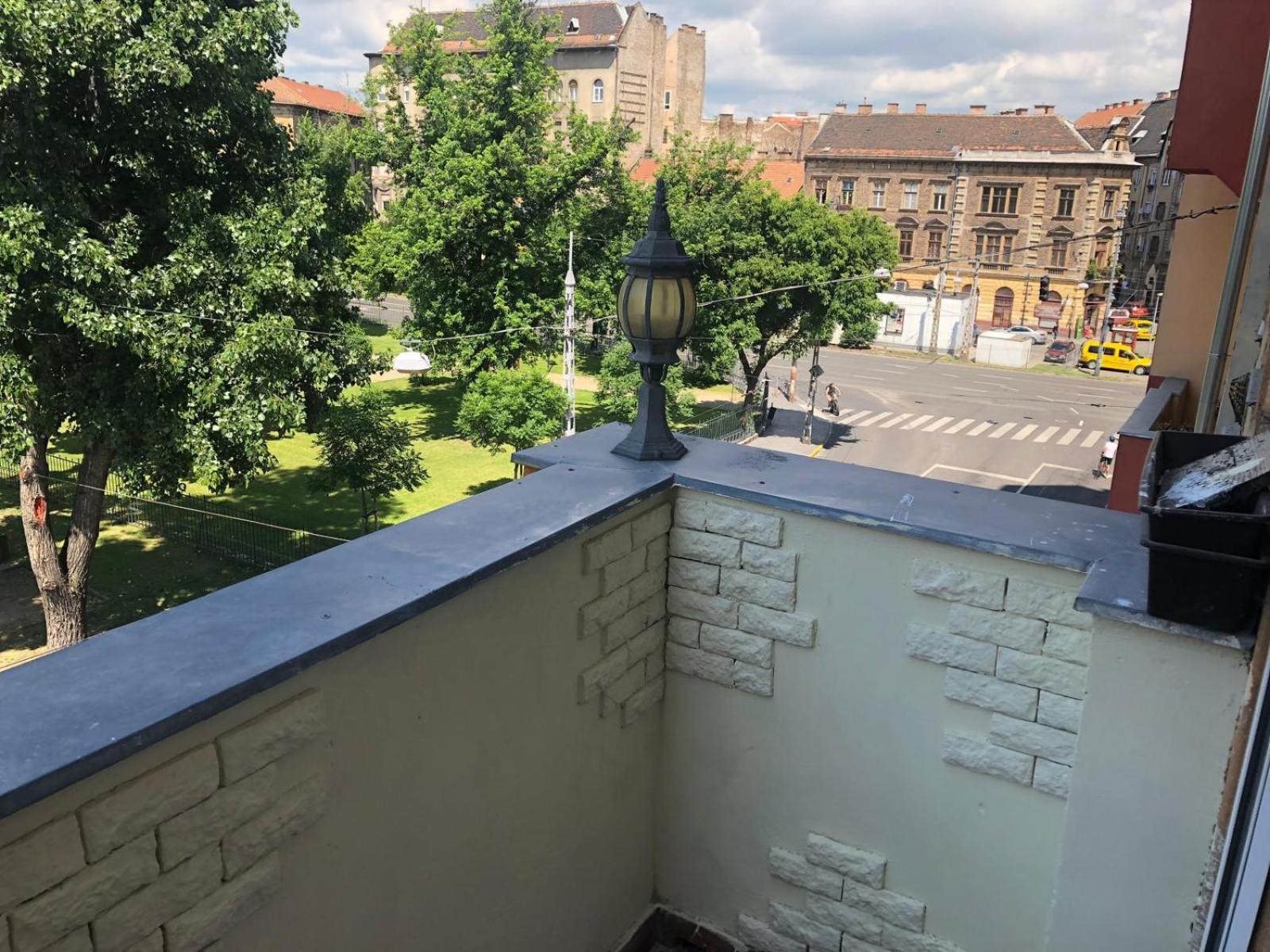 Kalvaria With Balcony, Free Parking And Ac * Boedapest